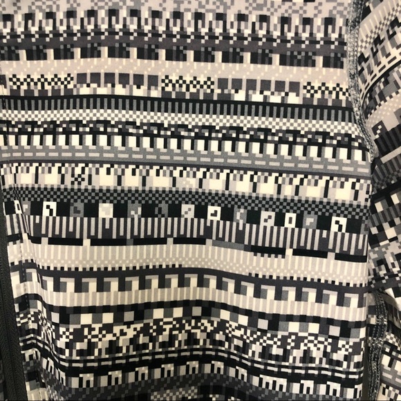 Nike Pro Half Zip Pullover with Geometric Print - Picture 4 of 12